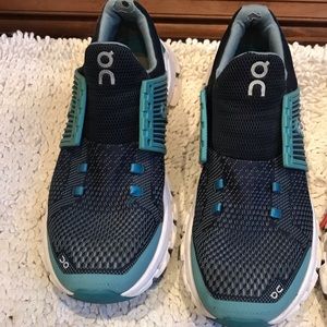 On cloud womens sz 8